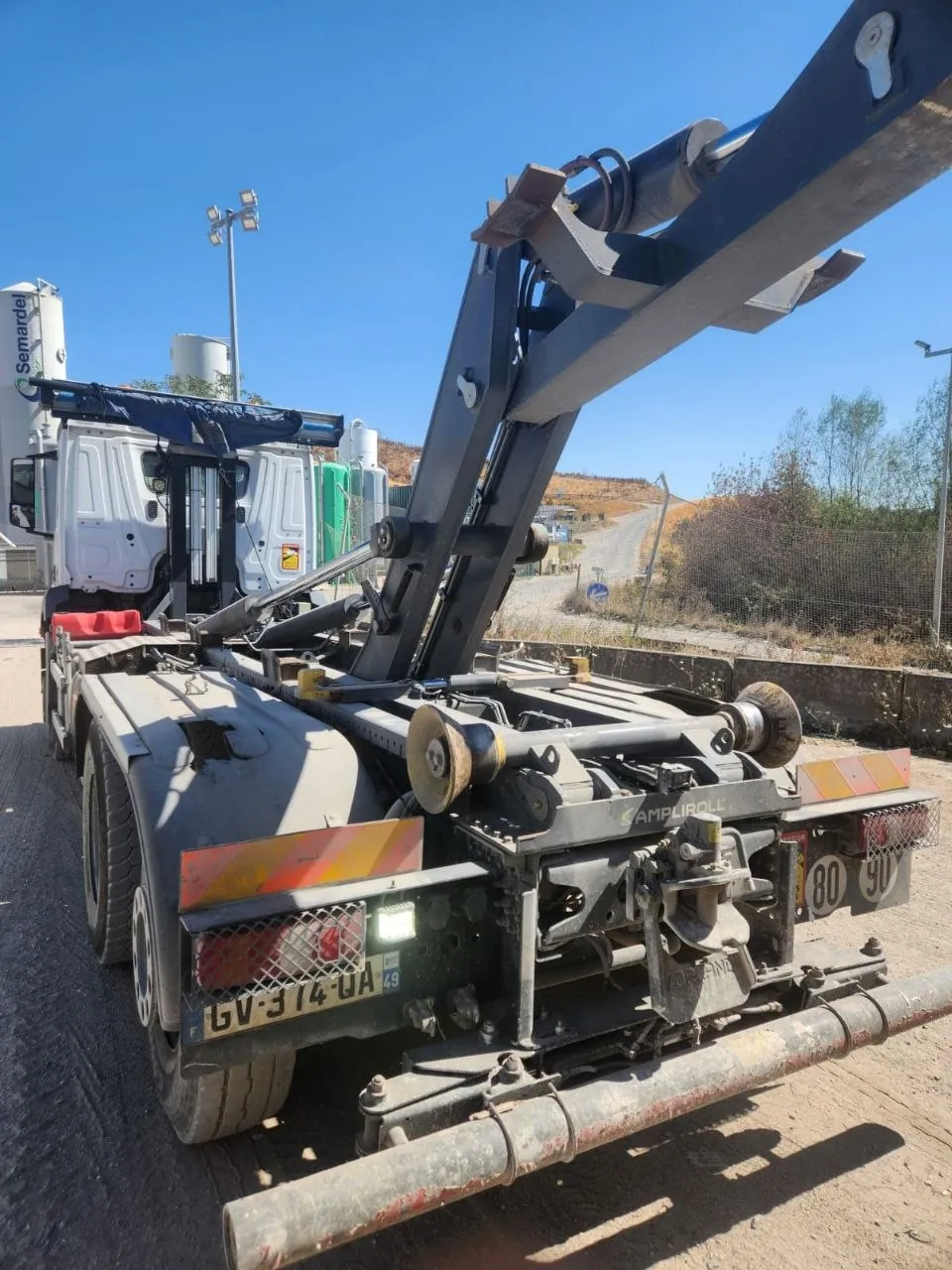 Détail du bras Ampliroll et de ses vérins hydrauliques