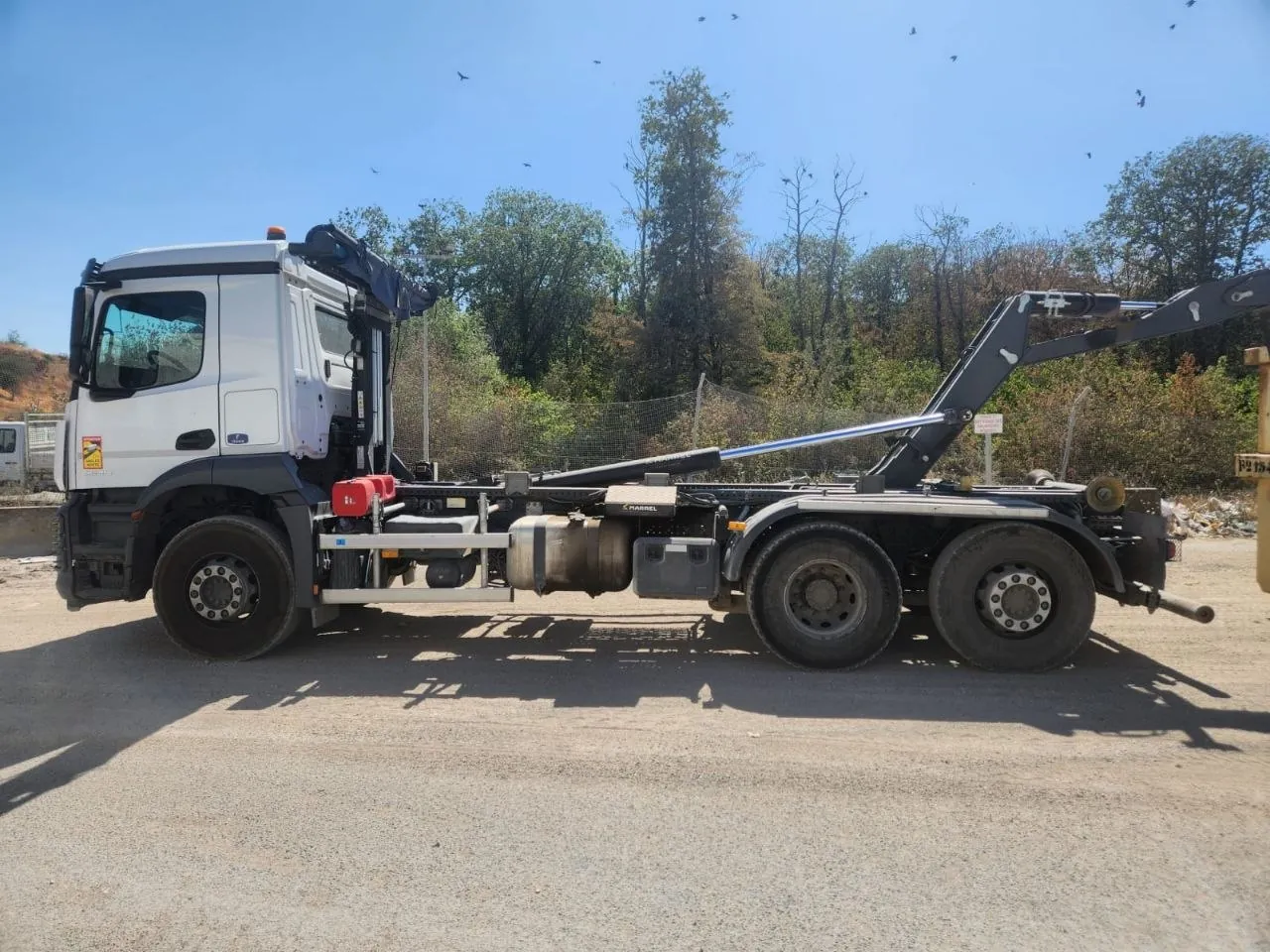 Camion Ampliroll T-K TRANSPORTS, profil complet